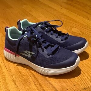 Sketchers go run sneakers girl’s youth u.s. size 5